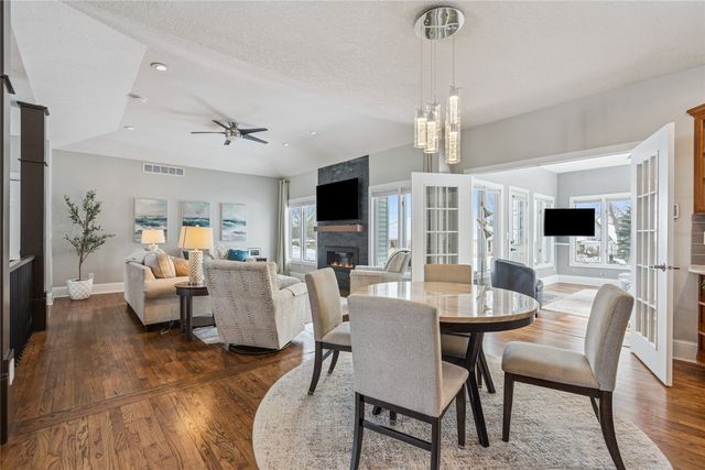 4609 Ashwood Drive, Urbandale, IA 50322