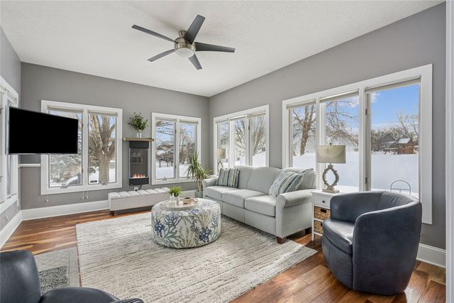 4609 Ashwood Drive, Urbandale, IA 50322