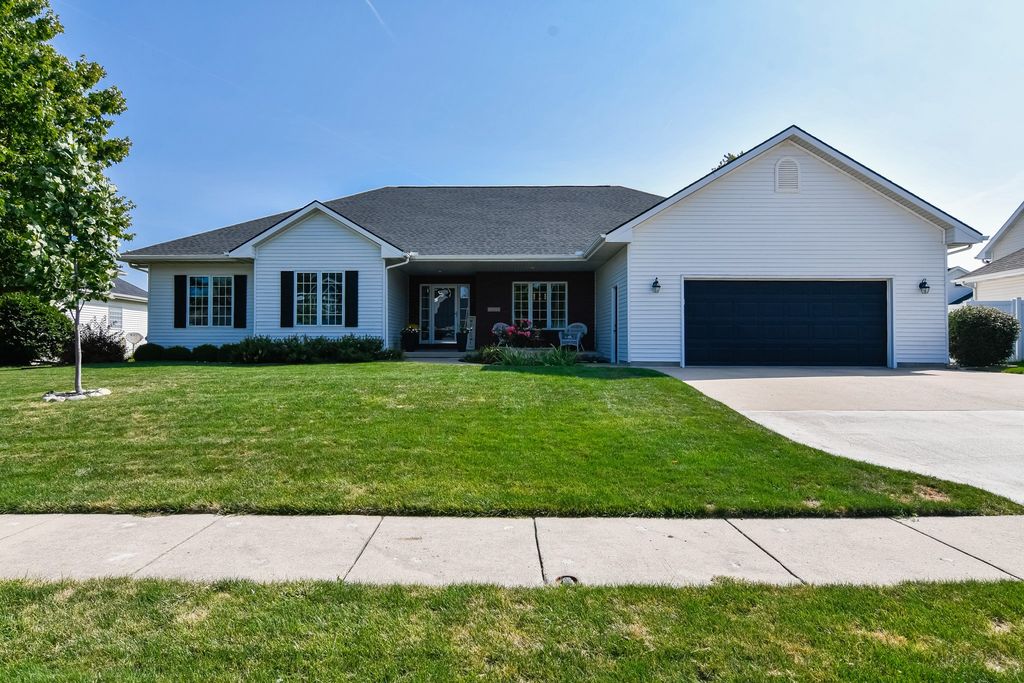 4609 Ashwood Drive, Urbandale, IA 50322