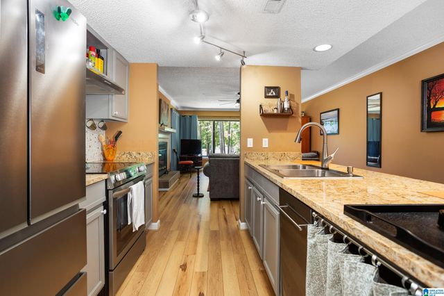 404 Paradise Isle Unit 404, Riverside, AL 35135