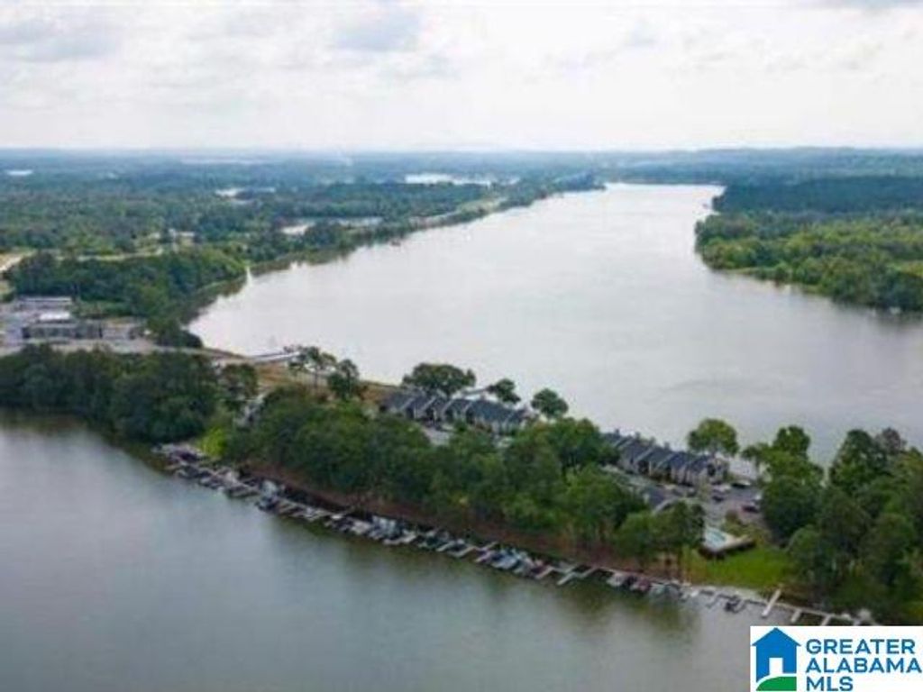 404 Paradise Isle Unit 404, Riverside, AL 35135