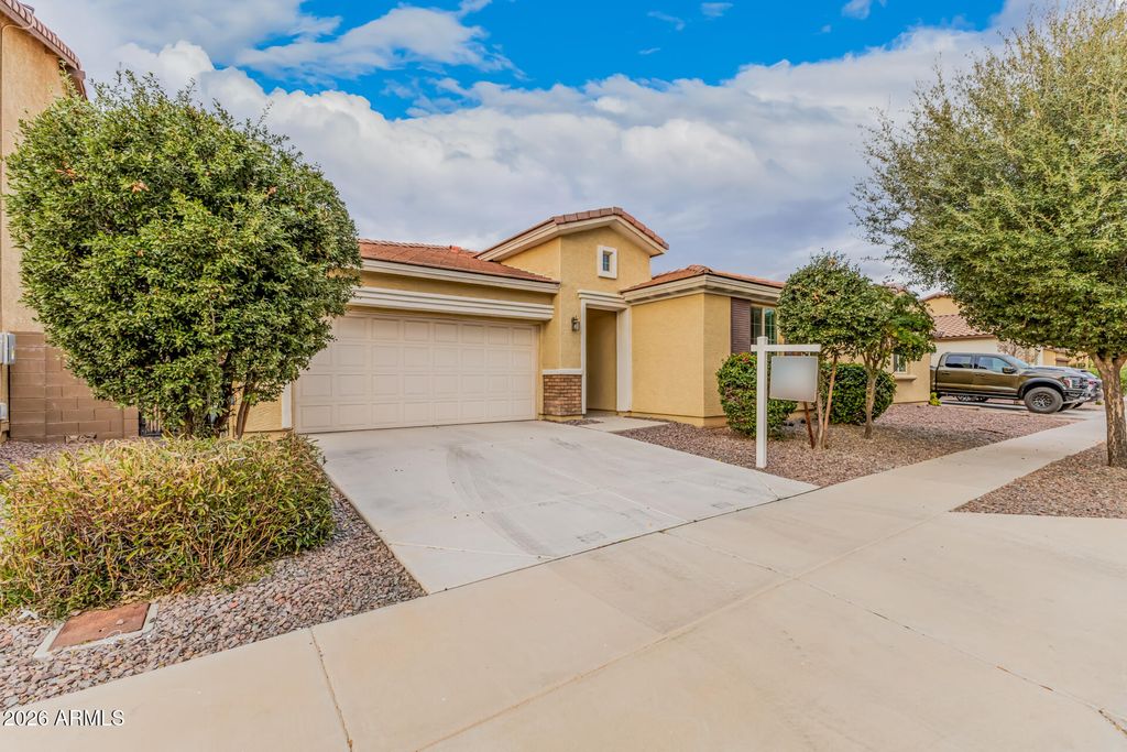 Image 3 of property listing at 4228 W COLES Road, Laveen, AZ 85339