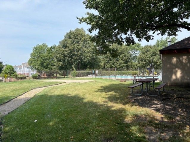 1463 Mercury Drive 408, Schaumburg, IL 60193