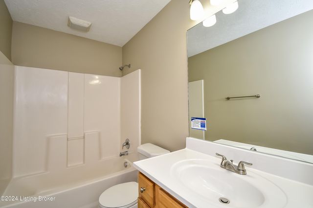 213 Tex Ave, Fairdale, KY 40118