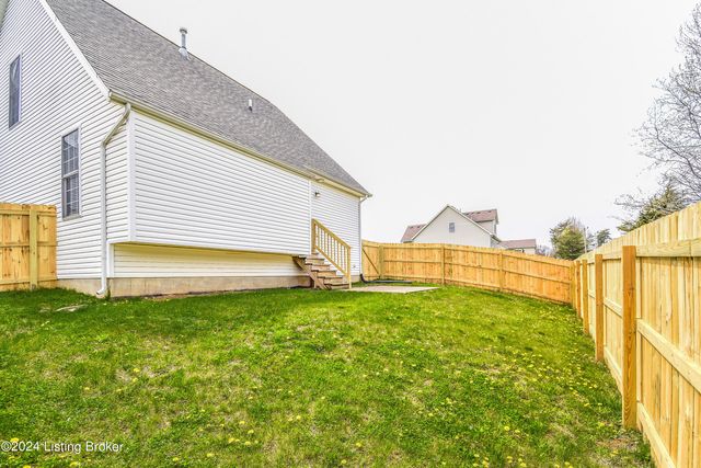 213 Tex Ave, Fairdale, KY 40118