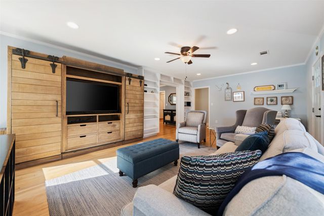 1610 Pace Bend RD N, Spicewood, TX 78669