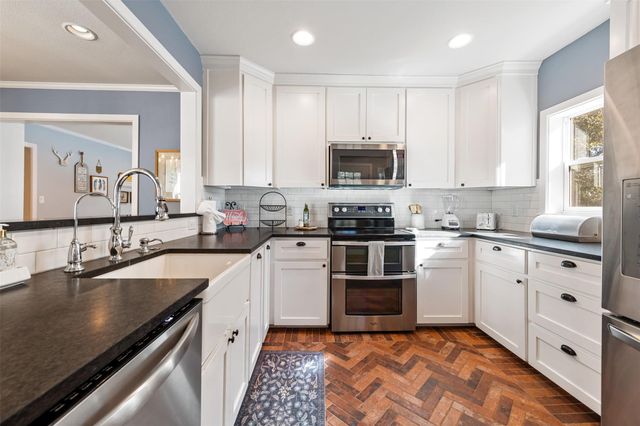 1610 Pace Bend RD N, Spicewood, TX 78669