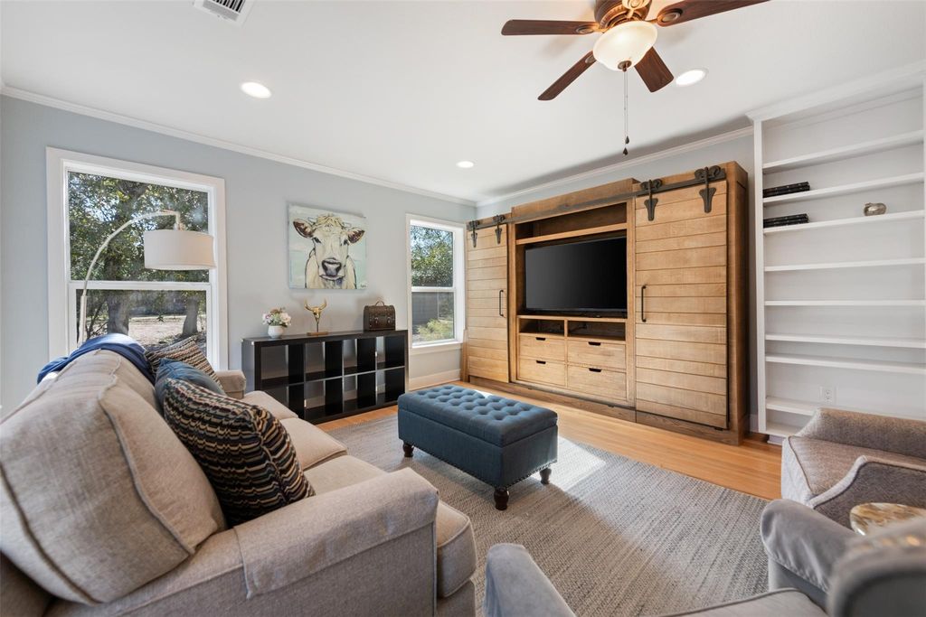 1610 Pace Bend RD N, Spicewood, TX 78669