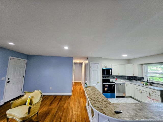 182 New York Avenue, Bay Shore, NY 11706