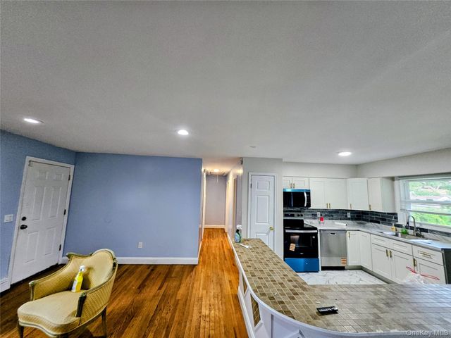 182 New York Avenue, Bay Shore, NY 11706