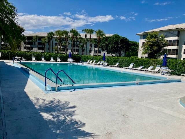 3635 Whitehall Drive 305, West Palm Beach, FL 33401