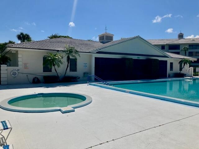 3635 Whitehall Drive 305, West Palm Beach, FL 33401