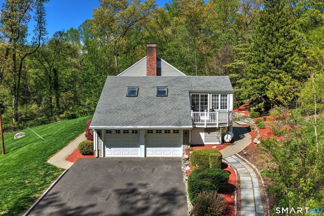 16 Wolf Tree Drive, Woodbridge, CT 06525