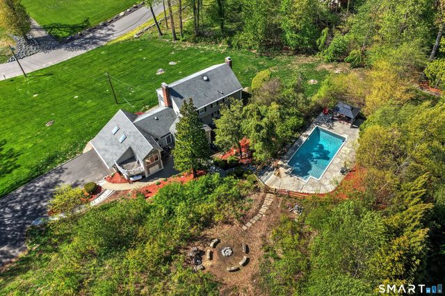16 Wolf Tree Drive, Woodbridge, CT 06525