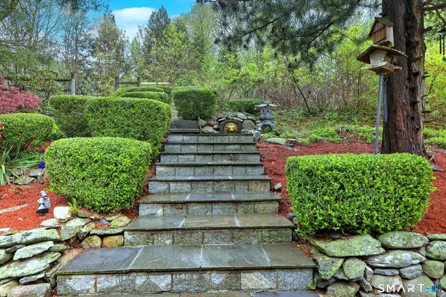 16 Wolf Tree Drive, Woodbridge, CT 06525