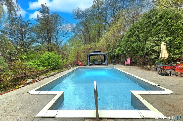 16 Wolf Tree Drive, Woodbridge, CT 06525