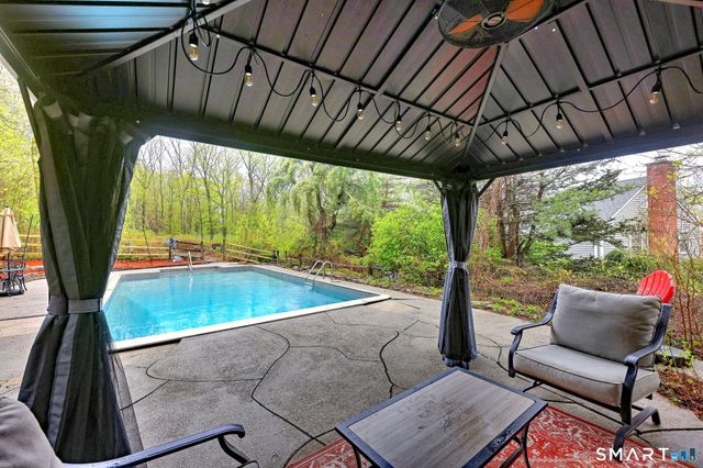 16 Wolf Tree Drive, Woodbridge, CT 06525