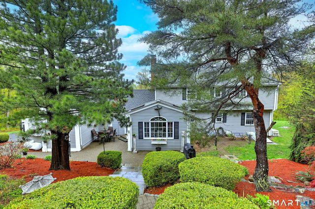 16 Wolf Tree Drive, Woodbridge, CT 06525