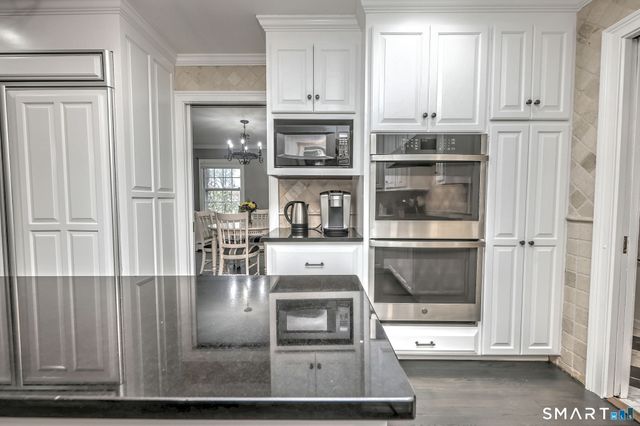 16 Wolf Tree Drive, Woodbridge, CT 06525