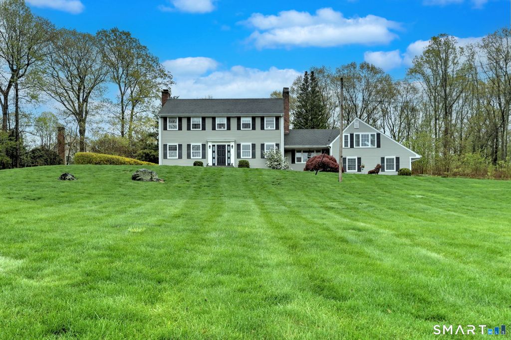 16 Wolf Tree Drive, Woodbridge, CT 06525