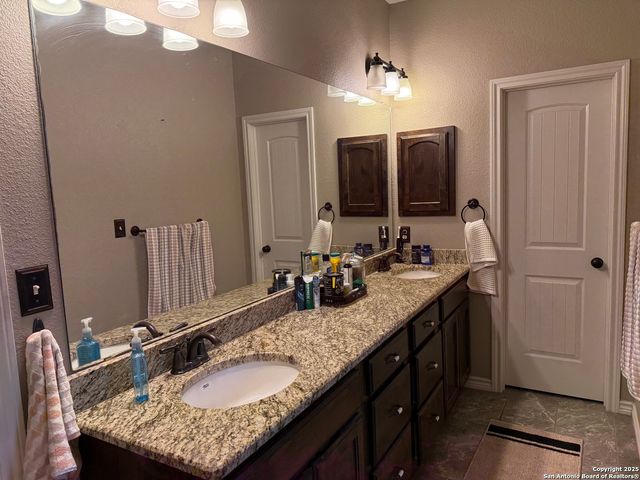 1745 CrookedCreek, Pleasanton, TX 78064