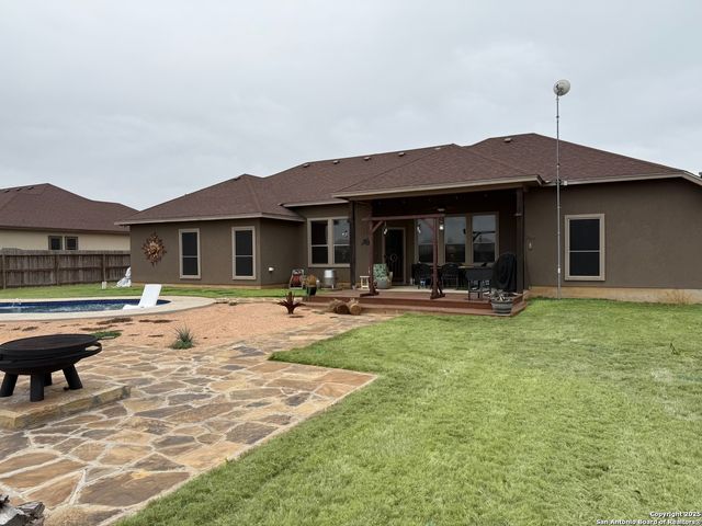 1745 CrookedCreek, Pleasanton, TX 78064