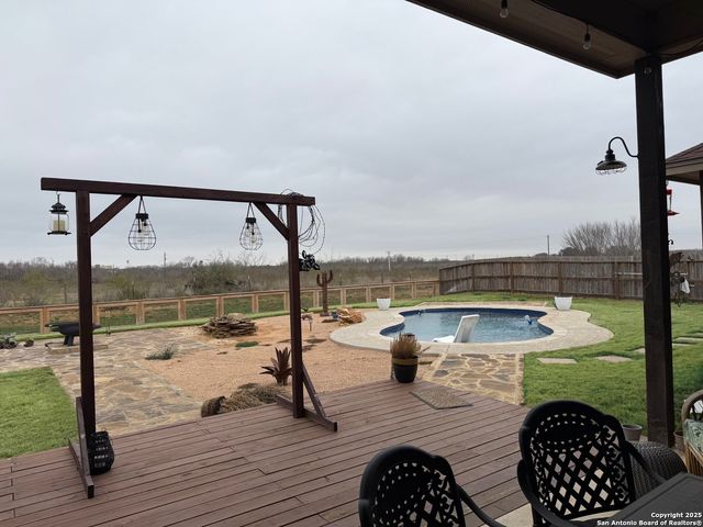 1745 CrookedCreek, Pleasanton, TX 78064