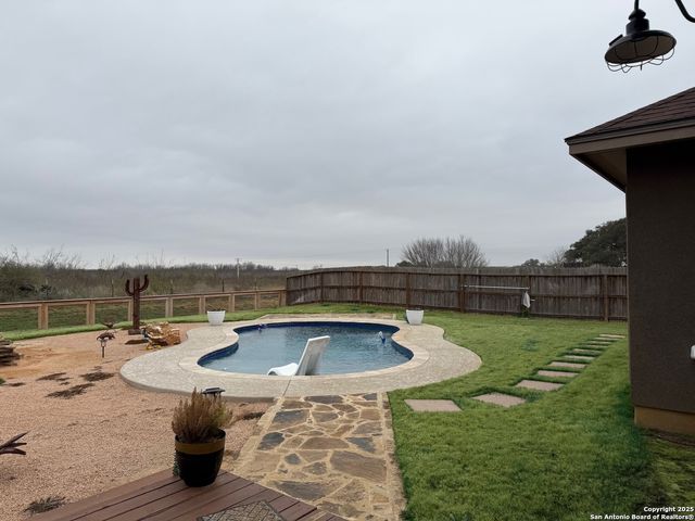 1745 CrookedCreek, Pleasanton, TX 78064