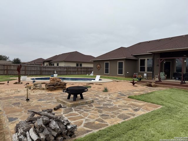 1745 CrookedCreek, Pleasanton, TX 78064