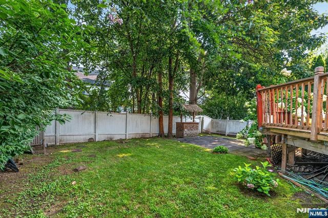 27 Grayson Place, Teaneck, NJ 07666