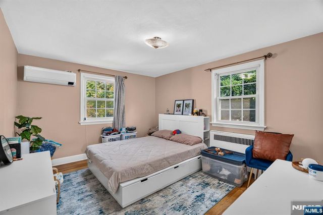 27 Grayson Place, Teaneck, NJ 07666