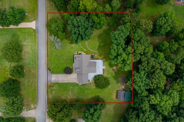 115 Pin Oaks Ln, Hohenwald, TN 38462