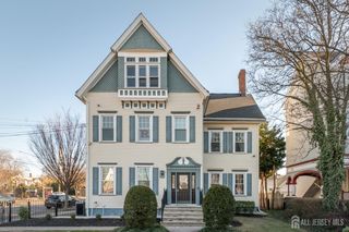 142 Livingston Avenue 8, New Brunswick, NJ 08901
