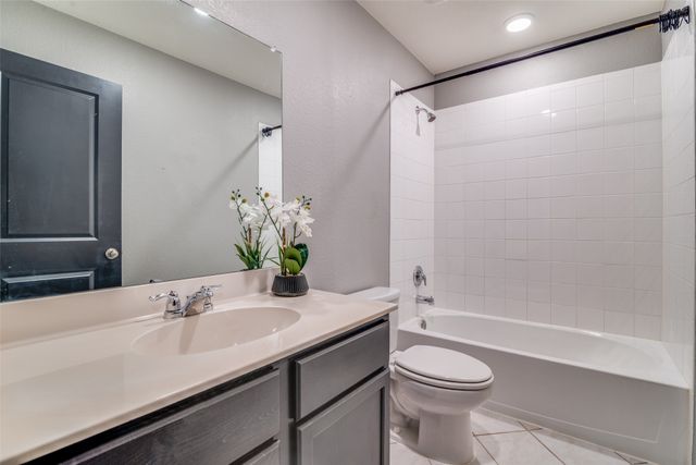 877 Darst Drive, Fate, TX 75189