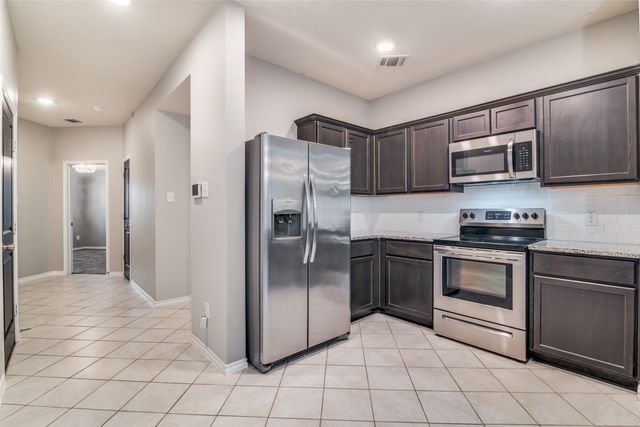 877 Darst Drive, Fate, TX 75189