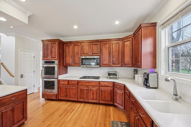 1967 N Meryls Terrace, Palatine, IL 60074
