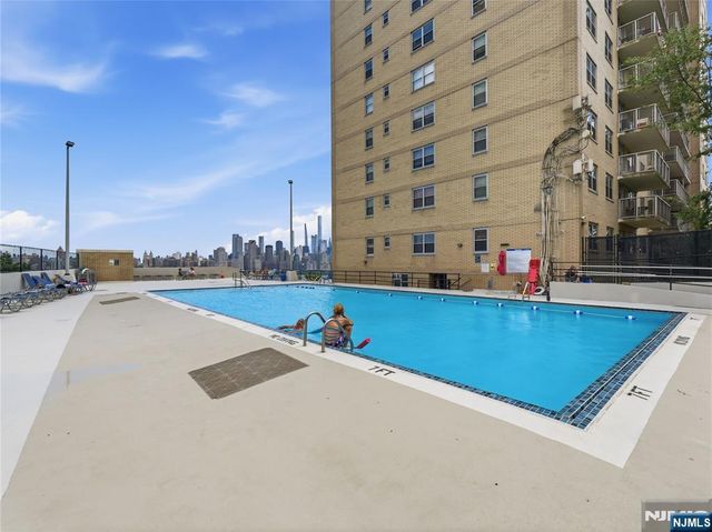 6600 Boulevard E 19H, West New York, NJ 07093