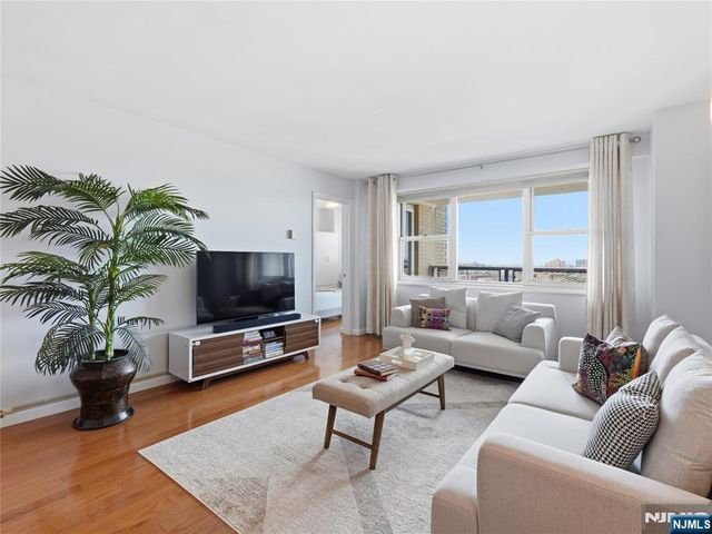 6600 Boulevard E 19H, West New York, NJ 07093