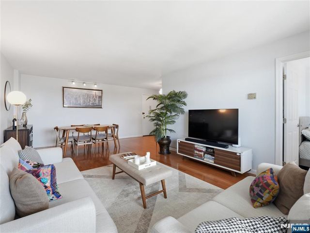 6600 Boulevard E 19H, West New York, NJ 07093
