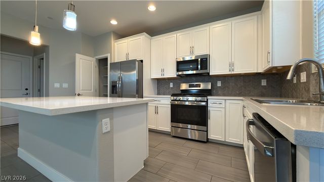 335 Cadence Vista Drive, Henderson, NV 89011