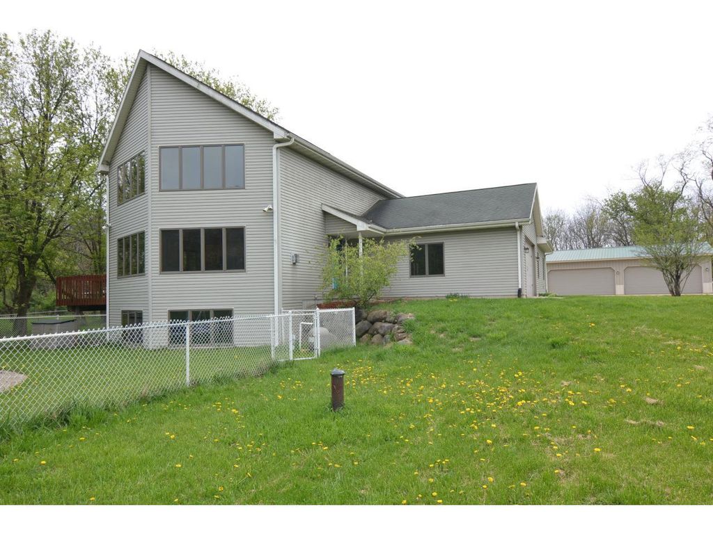 4805 Schneider Drive, Fitchburg, WI 53575