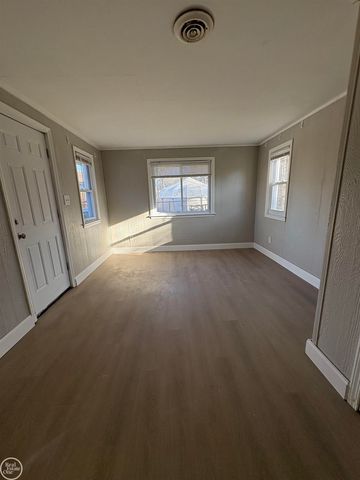 21700 Elizabeth Street, St Clair Shores, MI 48080