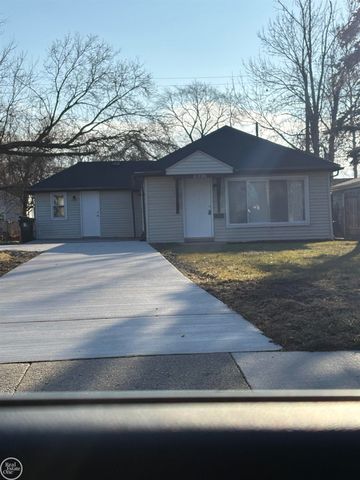 21700 Elizabeth Street, St Clair Shores, MI 48080