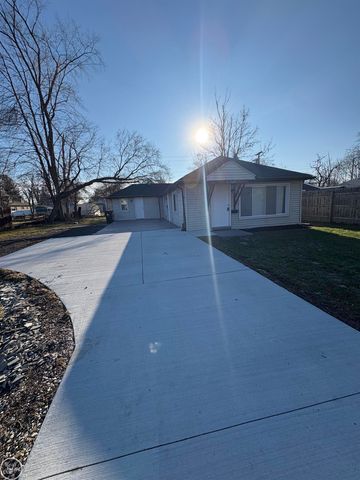 21700 Elizabeth Street, St Clair Shores, MI 48080