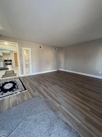 21700 Elizabeth Street, St Clair Shores, MI 48080