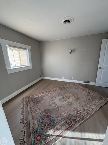 21700 Elizabeth Street, St Clair Shores, MI 48080