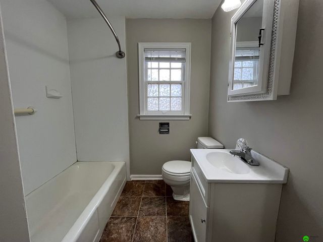 130 S 38th Street, Lincoln, NE 68510