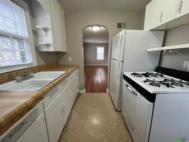 130 S 38th Street, Lincoln, NE 68510