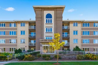 440 E Montrose Avenue 107, Wood Dale, IL 60191