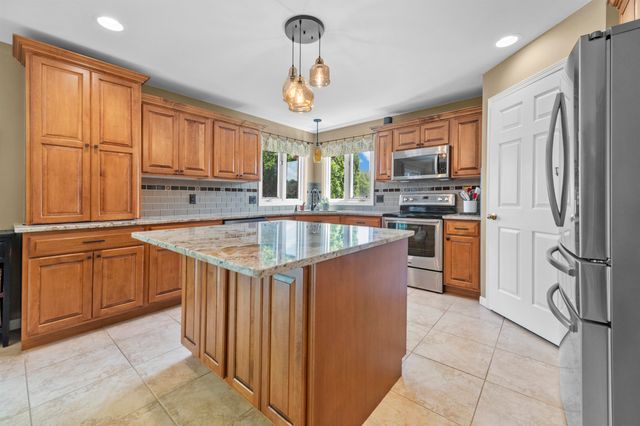 18913 Strongford Drive, Macomb Twp, MI 48044